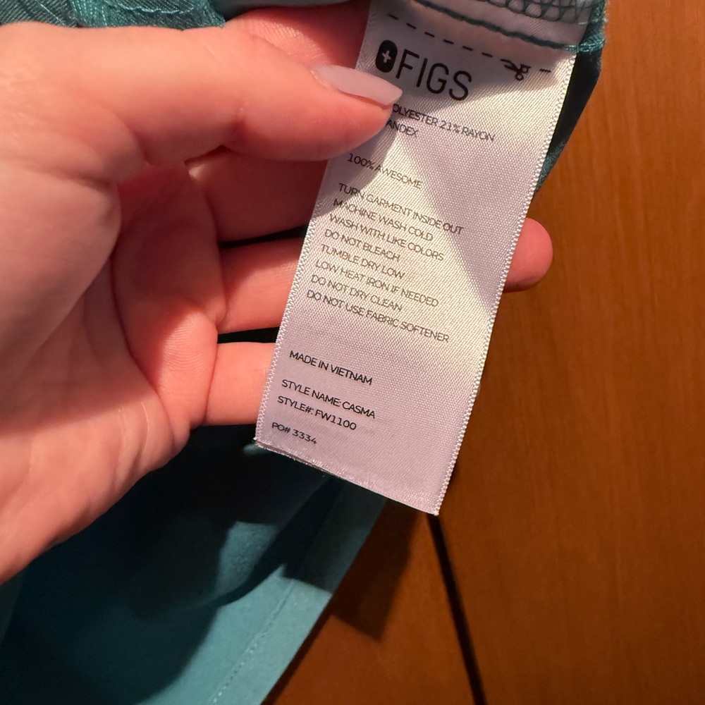 Figs Women’s Scrub Set - Picture 9 of 10